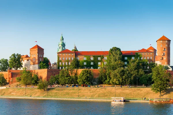 Cracovia, Polonia - 11 de agosto de 2017: famoso monumento medieval de —  Fotos de Stock