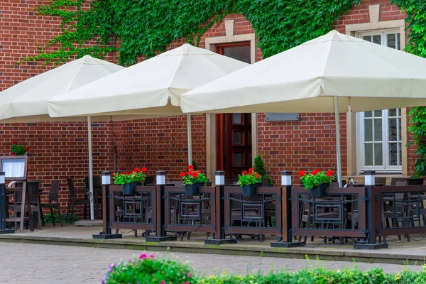 Café ouvert dans une ville européenne — Photo