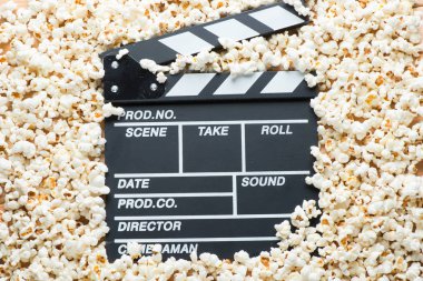 patlamış mısır cl bir arka plan üzerine bir film çekim için video tokmağı