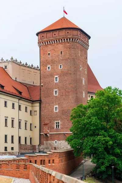 Cracovia, Polonia - 13 de agosto de 2017: Cracovia, Castillo de Wawel de ladrillo —  Fotos de Stock