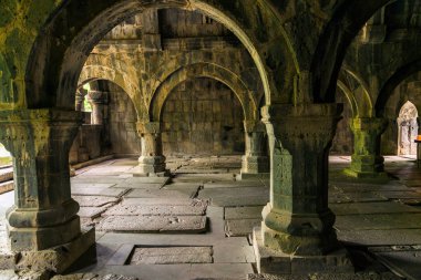 Sanahin antik manastırının iç mimarisi.