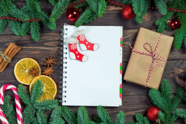 Yeni yılınız kutlu olsun. Çerçevede boş bir sayfa.