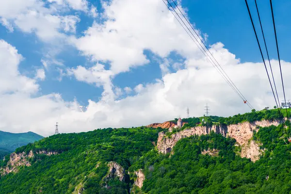 Tatev修道院在悬崖上 Tatev的翼缆车是亚美尼亚的旅游胜地 — 图库照片