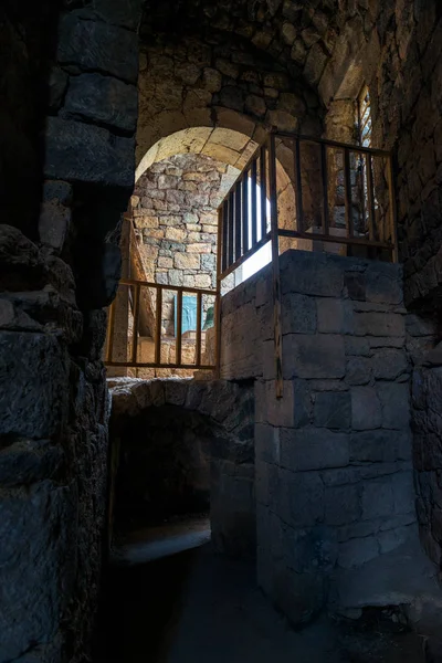 Spaziergang Durch Das Tatev Kloster Innenraum Alte Steinmauern Und Bögen — Stockfoto