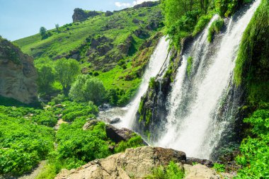 Meşhur doğal cazibe - Ermenistan 'ın Shaki şelalesi, ünlü doğal cazibe