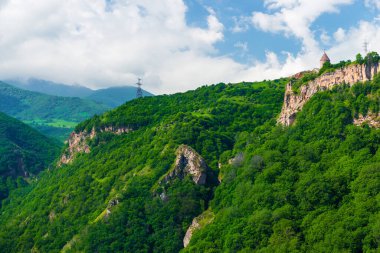 Kafkasya Dağları, Tatev Manastırı manzarası, bir uçurumun üzerinde. Ermenistan Simgesi