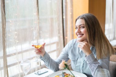 Reastaurant güzel kadın