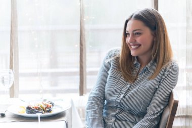 Reastaurant güzel kadın