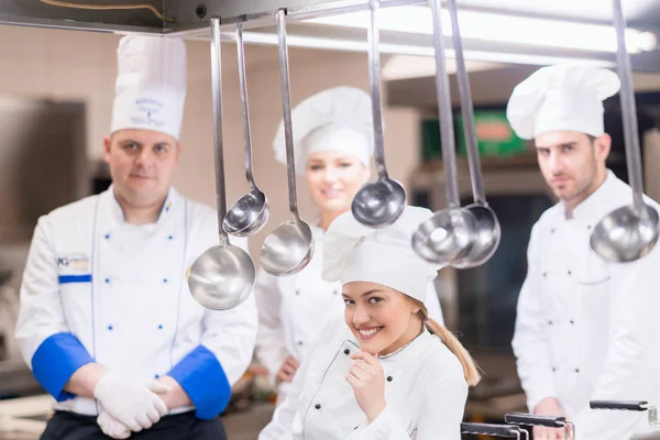 Chef Cucinare Tagliare Preparare Piatto Successivo — Foto Stock