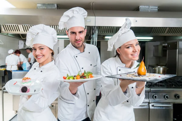 Chef Cocina Cortar Preparar Siguiente Plato — Foto de Stock