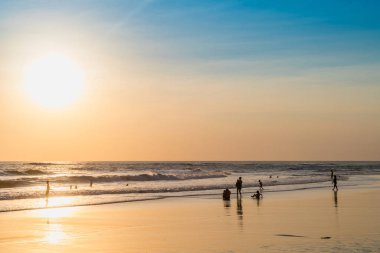İnsanlarla sunset Beach