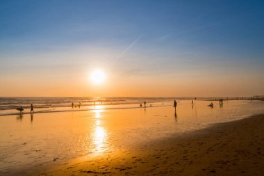 İnsanlarla sunset Beach