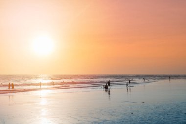 İnsanlarla sunset Beach
