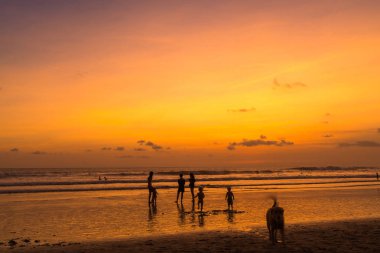 İnsanlarla sunset Beach