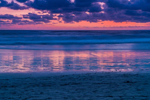 Puesta de sol en la playa Fotos de stock libres de derechos