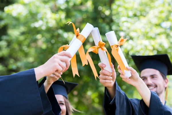 Oslava vzdělání promoce studentů úspěch učení concep — Stock fotografie