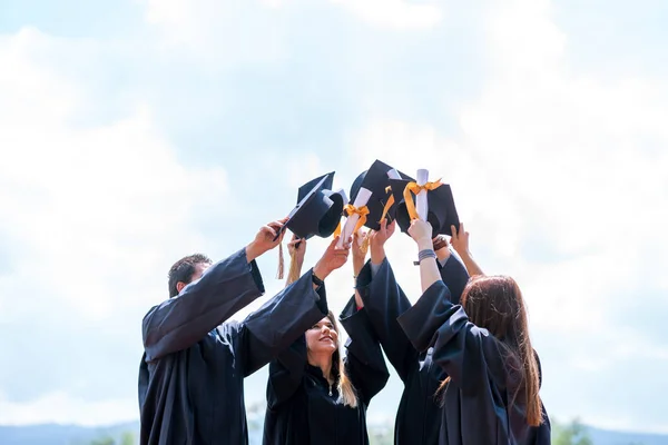 Firandet utbildning examen student framgång lära begreppsmässigt — Stockfoto
