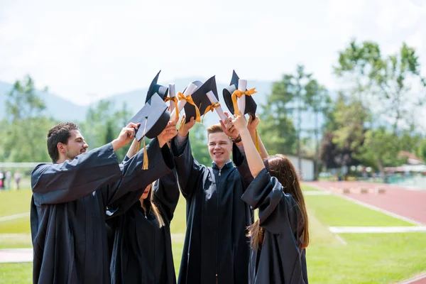 Oslava vzdělání promoce studentů úspěch učení concep — Stock fotografie