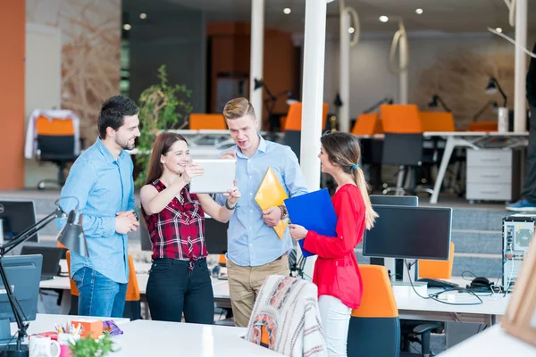 Negócio Startup Conceito Pessoas Equipe Criativa Feliz Escritório — Fotografia de Stock