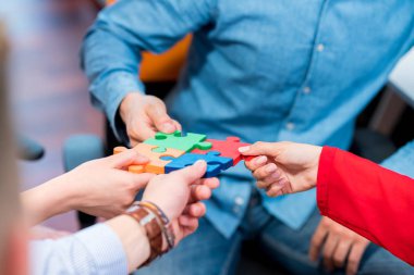 Başlangıç iş adamları çalışma günlük iş kapalı modern adlı grup