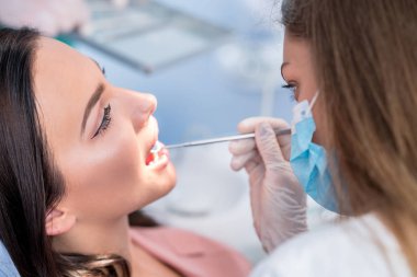 insanlar, tıp, stomatology ve sağlık kavramı - mutlu fe