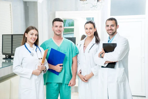 Group of medical staff smiling at the hospital — Stock Photo, Image