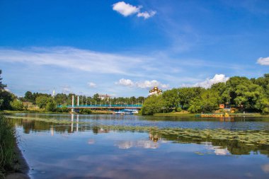 Yaroslavl 'daki Kotorosl nehri üzerinde kablo destekli köprü. F Görüntüle