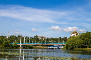 Yaroslavl 'daki Kotorosl nehri üzerinde kablo destekli köprü. F Görüntüle