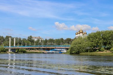 Yaroslavl 'daki Kotorosl nehri üzerinde kablo destekli köprü. F Görüntüle