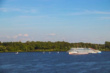 Yaroslavl 'da yatçılık. Farklı sınıflardaki yarışmalar 