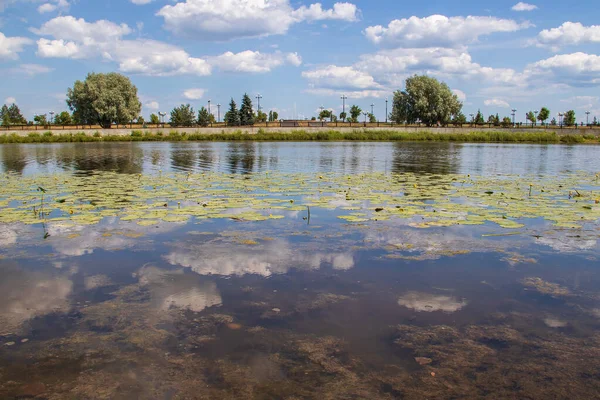 Snow-white clouds over the Volga. Yaroslavl. The Golden ring of — Stock Photo, Image