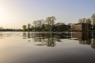 Vologda. Nehir kıyısında güzel bir bahar günü. M Kilisesi