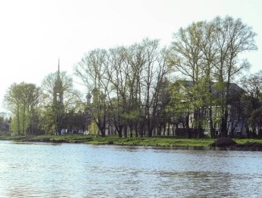 Vologda. Nehir kıyısında güzel bir bahar günü. M Kilisesi