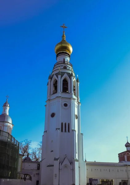 Vologda. Warme lenteavond. klokkentoren van St. Sophia kathedraal — Stockfoto