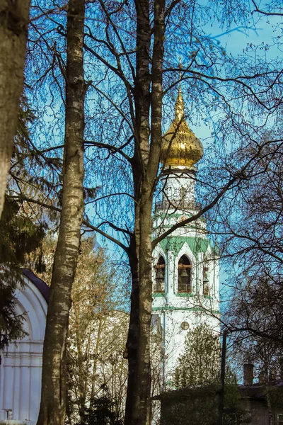 Vologda. Noite quente da primavera. Torre de sino da Catedral de Santa Sofia — Fotografia de Stock