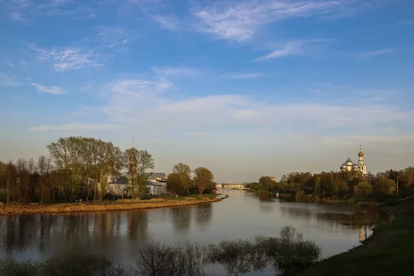 Wologda. schöner Frühlingsabend am Ufer der Wologda. chu — Stockfoto