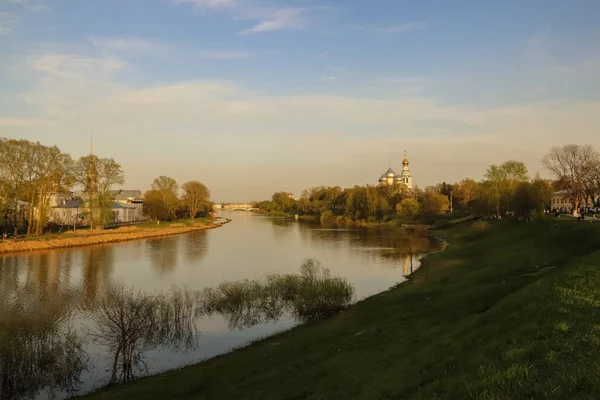 Wologda. schöner Frühlingsabend am Ufer der Wologda. chu — Stockfoto