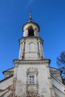 Vologda. Nehir kıyısında güzel bir bahar günü. M Kilisesi