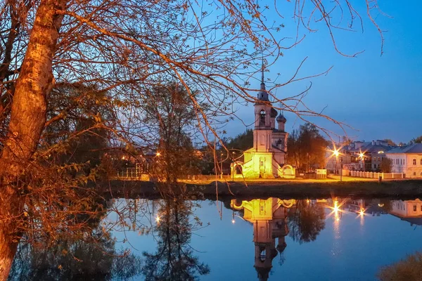 Frühling in Wologda. Nachtszene. Kirche der Begegnung des Lors — Stockfoto