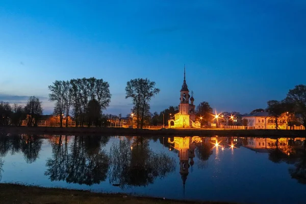 Frühling in Wologda. Nachtszene. Kirche der Begegnung des Lors — Stockfoto