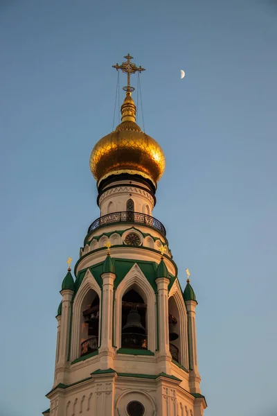 Vologda. Una cálida noche de primavera. Campanario de la Catedral de Santa Sofía — Foto de Stock