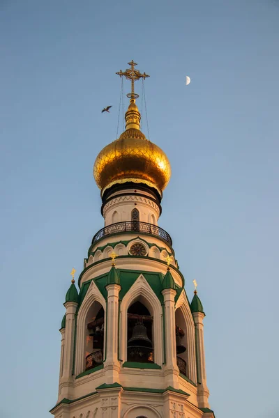 Vologda. Teplý jarní večer. Zvonice katedrály sv. Sofie — Stock fotografie