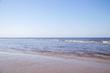 Acımasız Beyaz Deniz. Yagry Adası, Severodvinsk, Arkhangelsk bölgesinde soğuk yaz günü