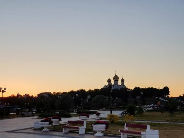 Yaroslavl, Dormition Kilisesi. Volga seti üzerindeki fıskiyelerde yansıma. Gece sahnesi