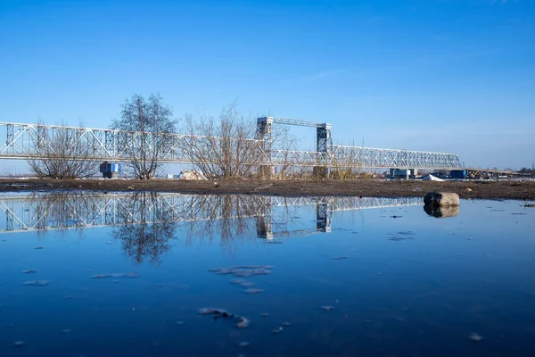 Arkhangelsk. Spring evening. Ice drift on the Severnaya Dvina river. The world's northernmost drawbridge. — Stock Image Arkhangelsk Spring Evening Ice Drift Severnaya Dvina River World Northernmost Stock Photo