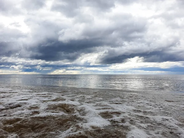 汹涌的白海阿尔汉格尔斯克地区Severodvinsk Yagry岛寒冷的夏日 — 图库照片