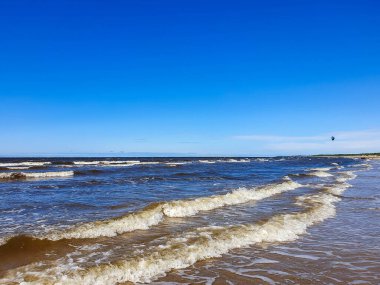 Acımasız Beyaz Deniz. Yagry Adası, Severodvinsk, Arkhangelsk bölgesinde soğuk yaz günü