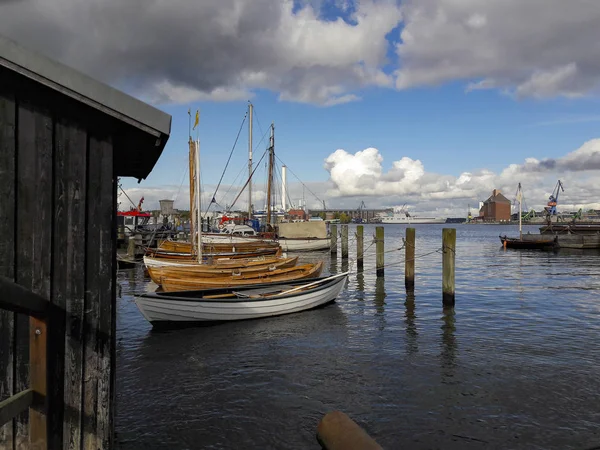 Flensbourg Tyskland Embankment Oktober 2019 Yachter Vid Piren — Stockfoto