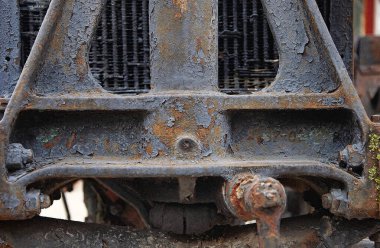 Eski paslı metal traktör radyatör dokusu. Web tasarımı için arkaplan ve yüzey.