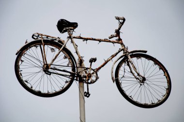 Bulutlarda süzülen motorlar.